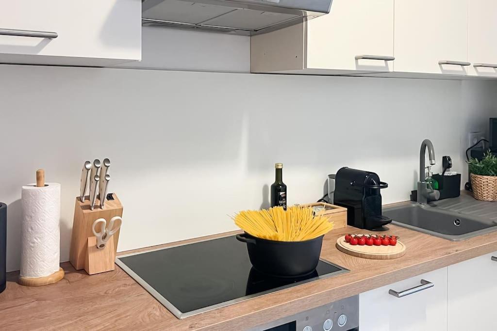 Cozy & Central 2 Bedroom Apartment Bécs Kültér fotó