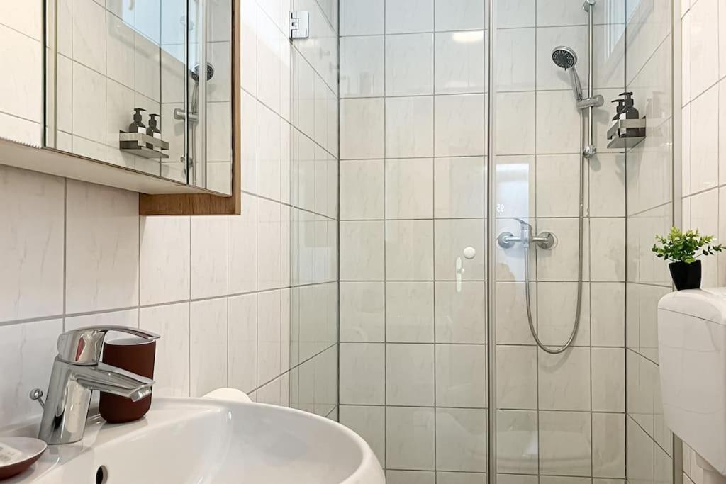 Cozy & Central 2 Bedroom Apartment Bécs Kültér fotó
